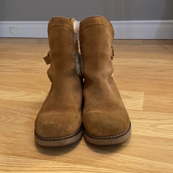 UGG Fall/spring tan suede boots for girls size 2 - Picture 2 of 8